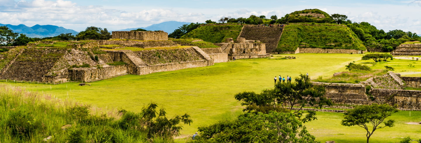 Aztecas y Mayas