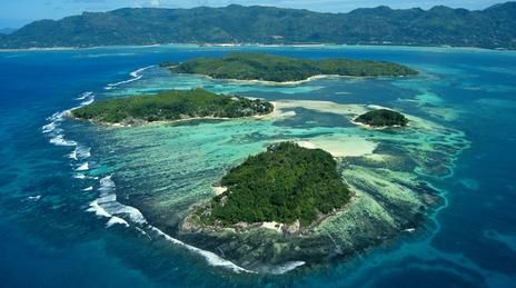 Isla Moyenne / Mahe Inter Island Quay, Victoria