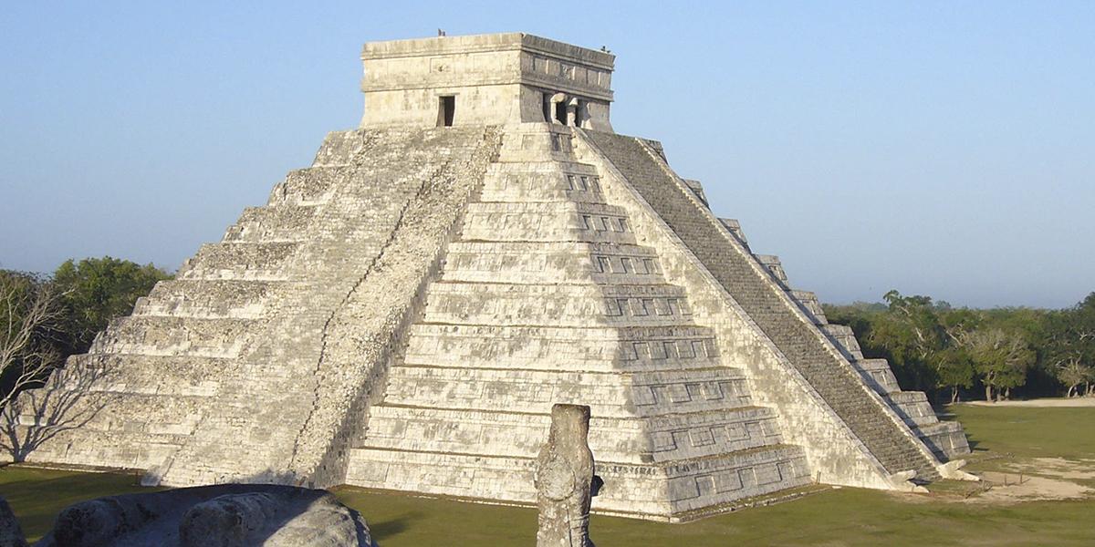 Aztecas y Mayas