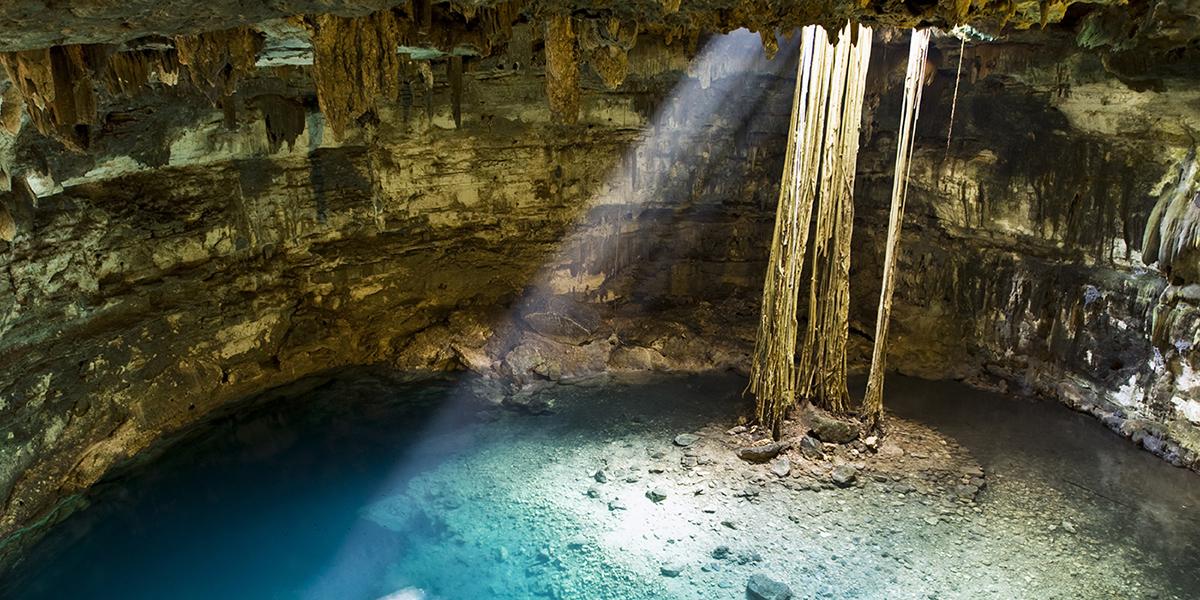 Cenotes y Pirámides