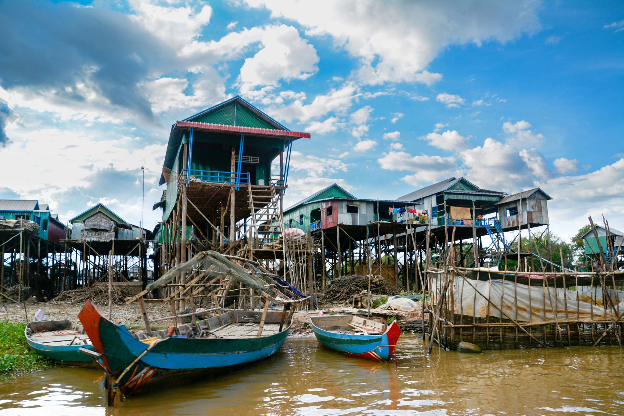 Aldea flotante en el lago Tonle Sap - En moto de 4 ruedas en el campo