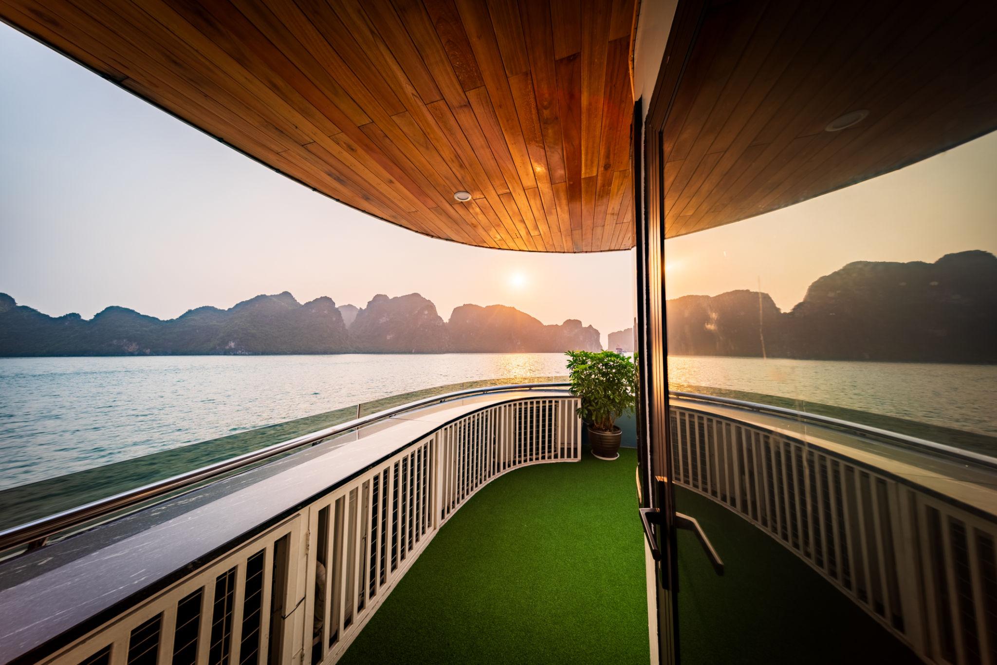 Andar en la aldea Viet Hai y crucero por Lan Ha Bay