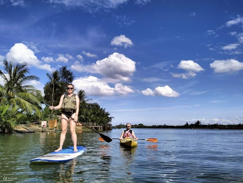Visitar la ciudad antigua Hoi An - Surf en el río Thu Bon