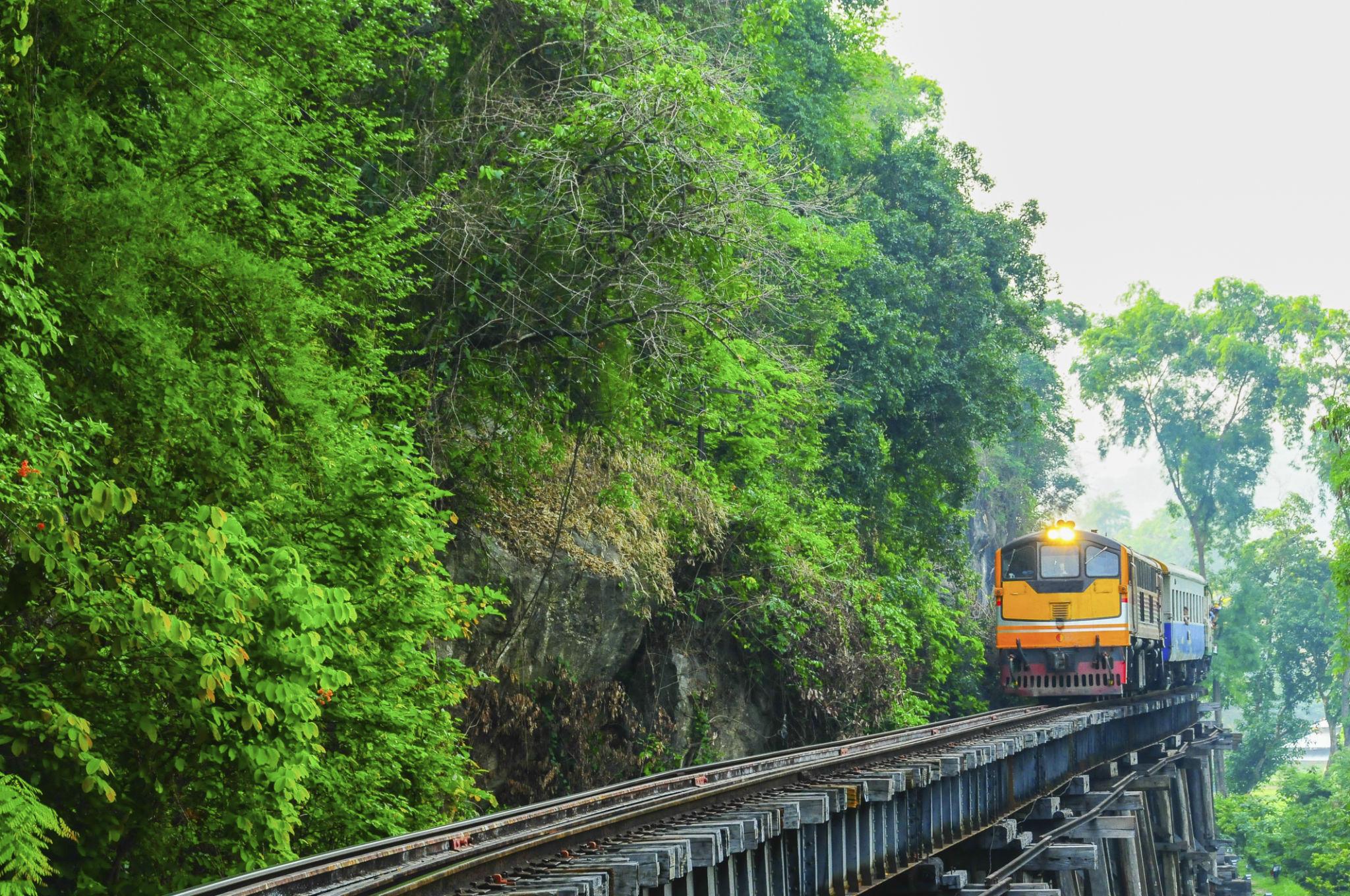 Cascadas de Erawan y tren panorámico