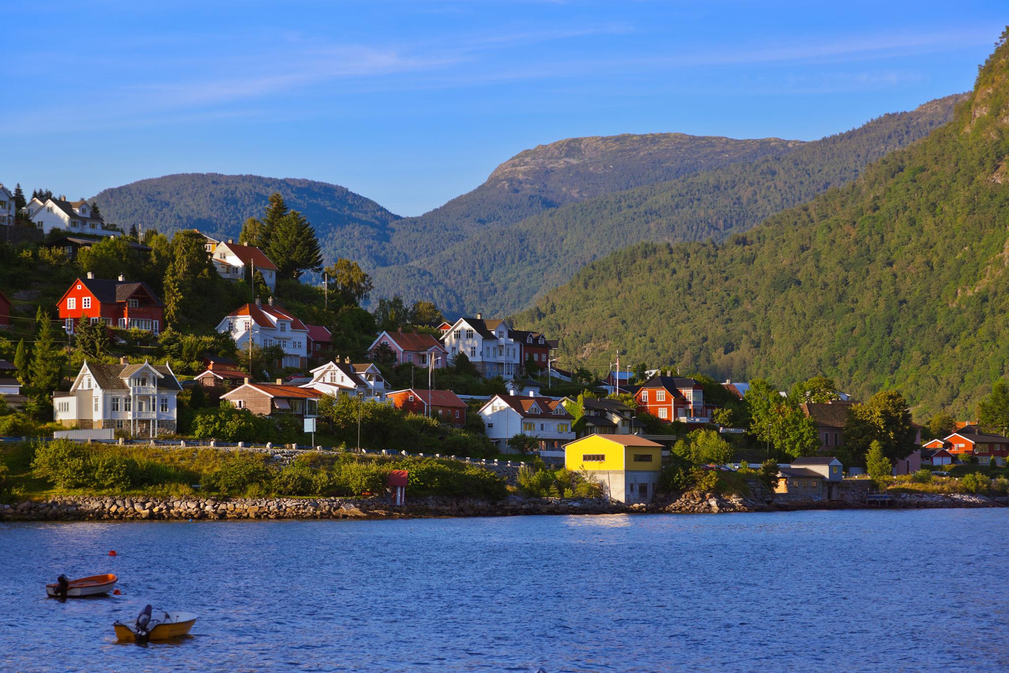Navegación en kayak a través del Hardangerfjorden