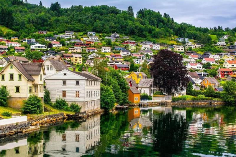 Navegación en zodiac a través de Nærøyfjorden