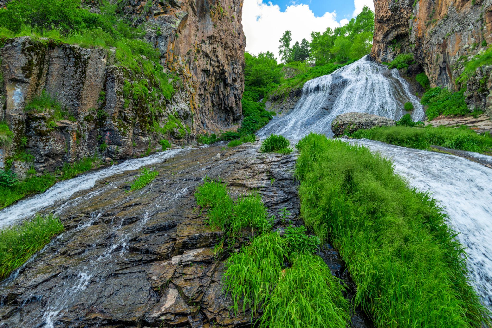Goris – Khndzoresk – Monasterio Tatev – Jermuk
