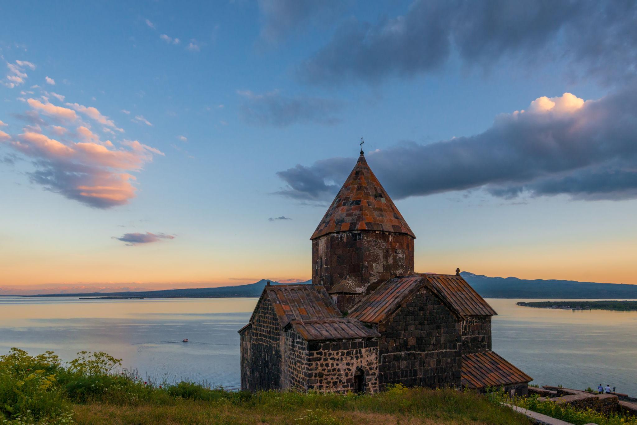 Jermuk - Paso de Selim y Caravasar de los Orbelyán - Sevanavank y Lago Sevan