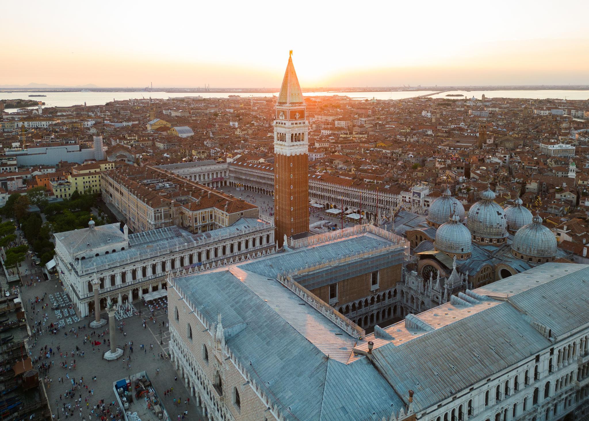 Florencia · Boloña  ·  Pádua  ·  Venecia  (D,  C)
