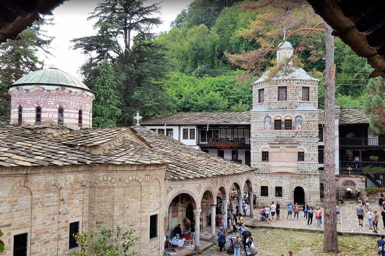 Veliko Tarnovo-Troyan-Sofia   210 KM  FRESCOS ORTODOXOS, ARTESANÍA LOCAL, NATURALEZA Y EL MEJOR ORUJO DE CIRUELAS…
