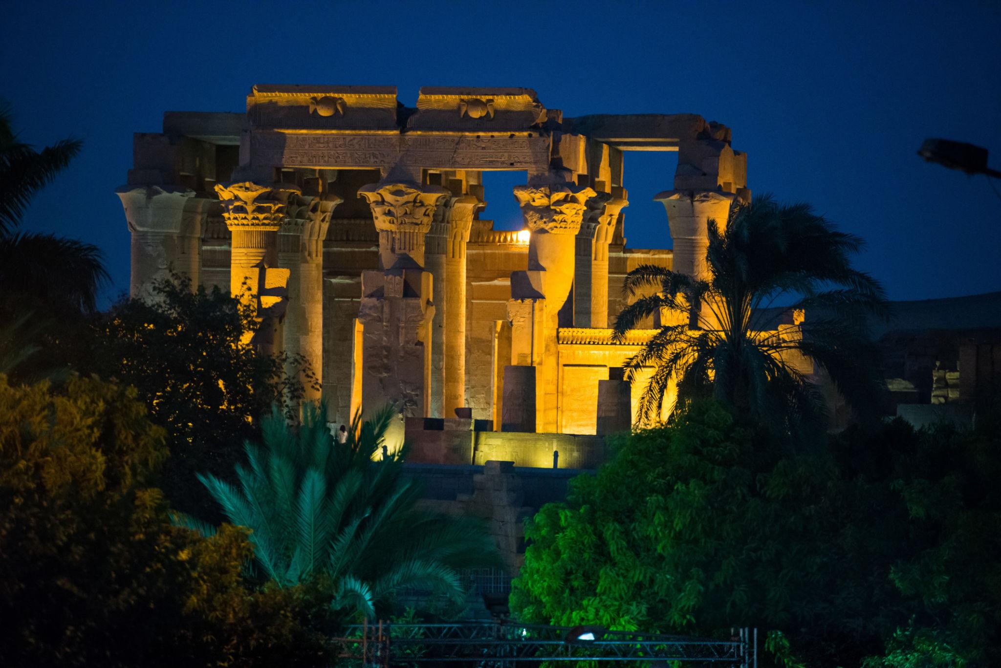 Excursión por el templo del dios Horus