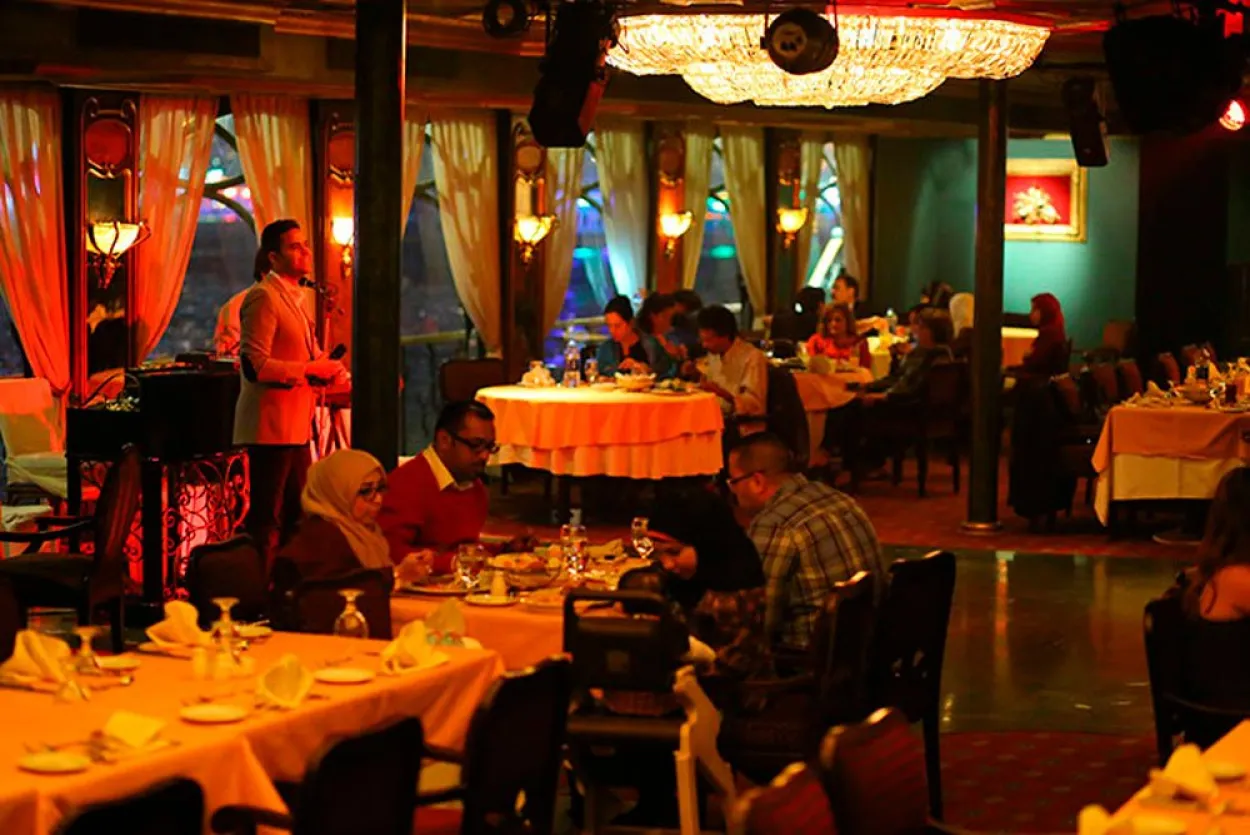 Crucero por el Nilo con cena y espectáculo