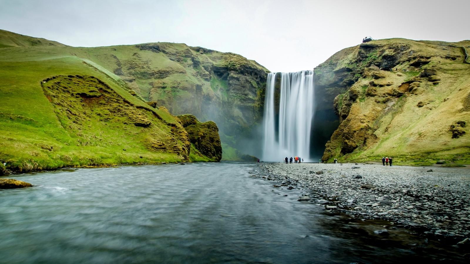 Islandia Borealis en mini-grupo de Septiembre a Abril.