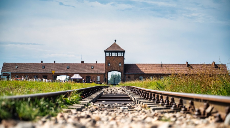 Varsóvia / Czesrochowa / Auschwitz Birkneau / Cracóvia (280km)