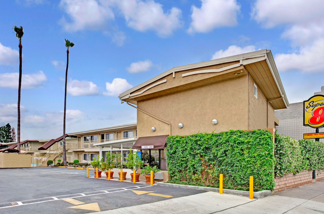 Super 8 by Wyndham Los Angeles-Culver City Area