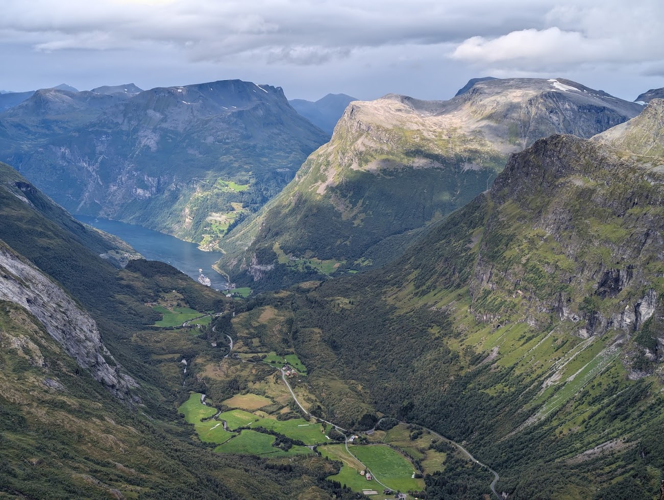FIORDOS Y GLACIARES NORUEGOS