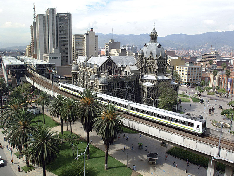 (Ju)   BOGOTA / MEDELLIN