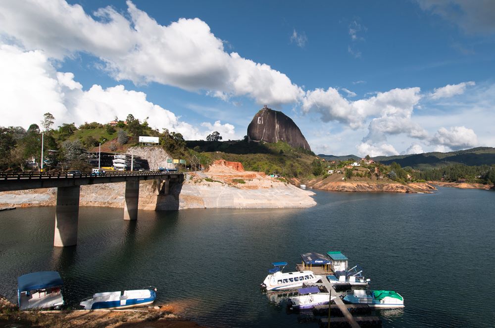 (Sa)   MEDELLIN (Visita a la Piedra de Peñol y Guatapé)