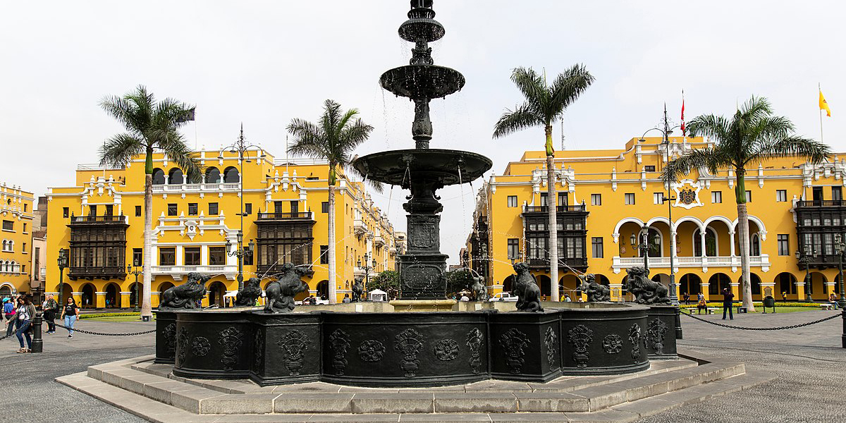 Iconos y Paradigmas del Perú