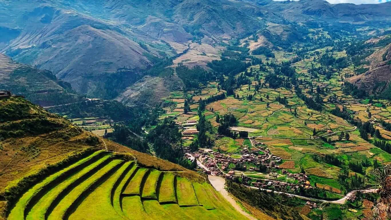 CUSCO — CHINCHERO — OLLANTAYTAMBO — VALLE SAGRADO (75 km — 1,5 horas)