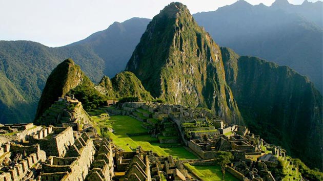 VALLE SAGRADO — MACHU PICCHU — CUSCO (115 km — 2 horas)