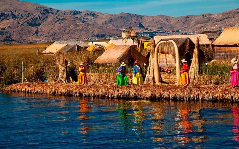 PUNO - LAGO TITICACA: ISLAS DE UROS Y TAQUILE (1 hora en barco)