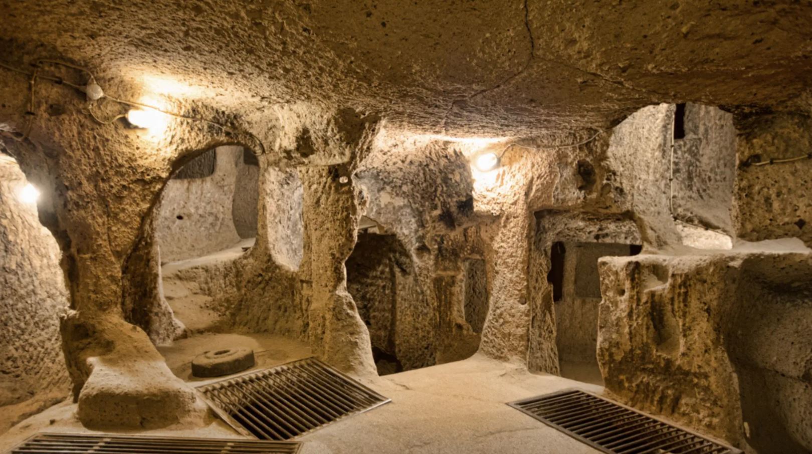 ANKARA — CAPADOCIA (300 km — 3,5 horas)