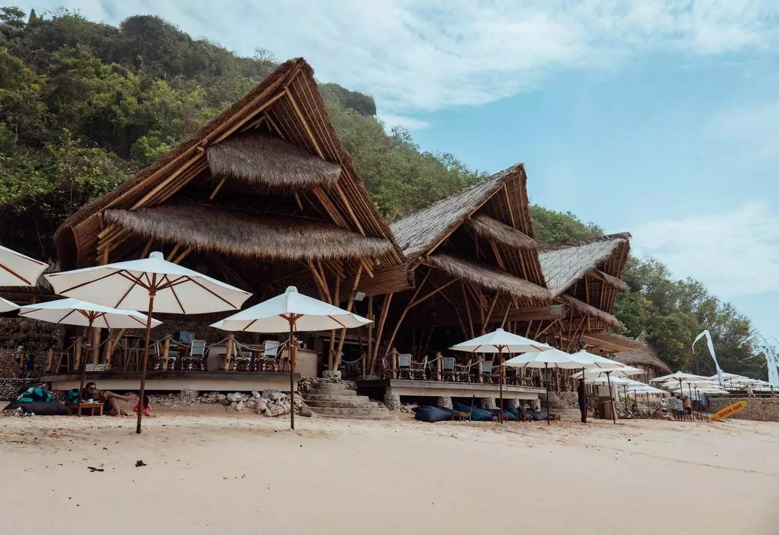 TEMPLO ULUWATU – DANZA KECAK
