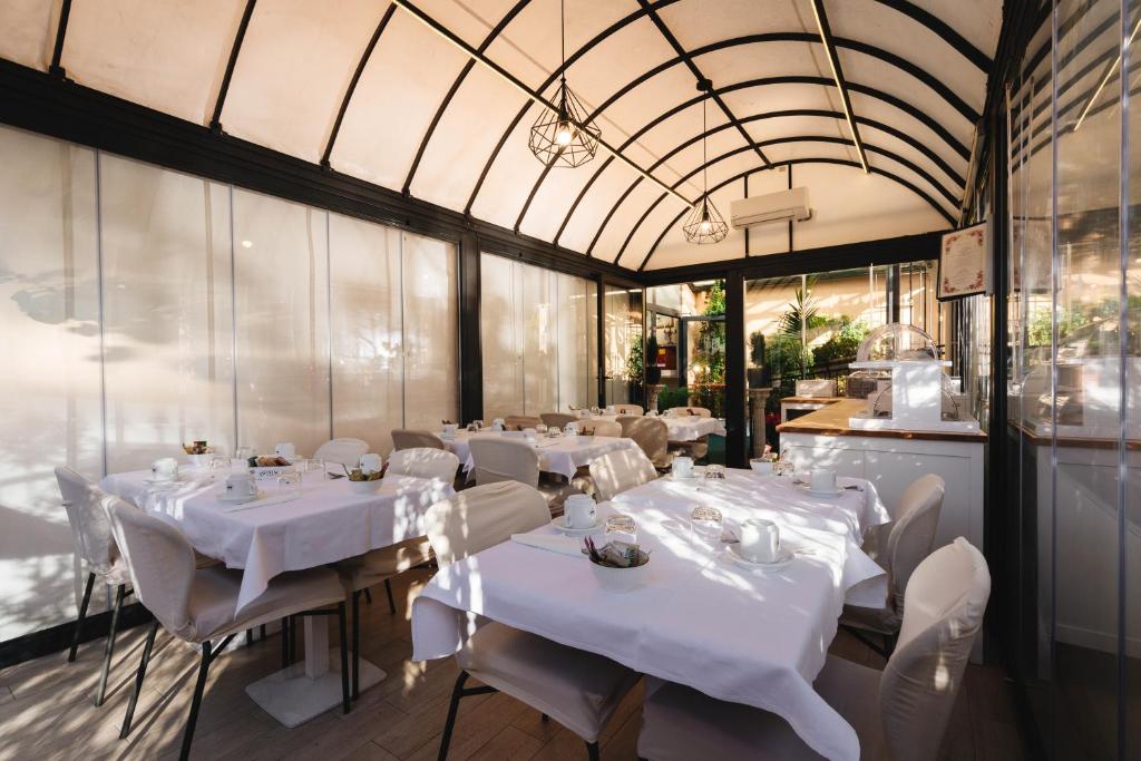 Sourire Hotel
