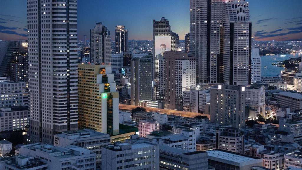 Holiday inn Silom 4*