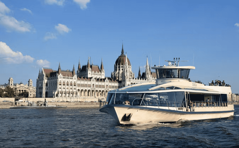 Crucero por el Danubio (1 hora)