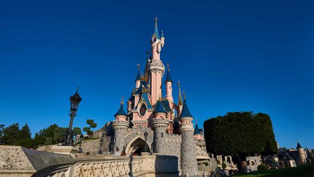 Puente Diciembre – Disneyland París (2 adultos + 1 niño)