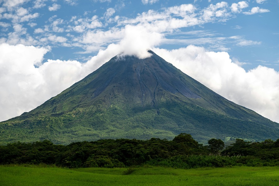 Día 4 — Tortuguero → Arenal: del mundo acuático al reino del volcán