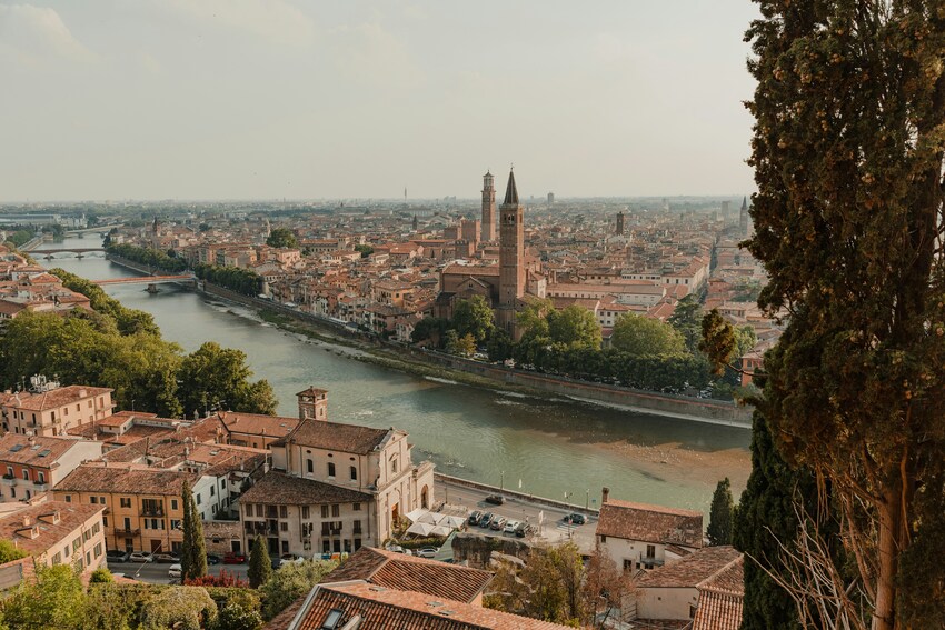 Lucca / Florencia / España (70 km)