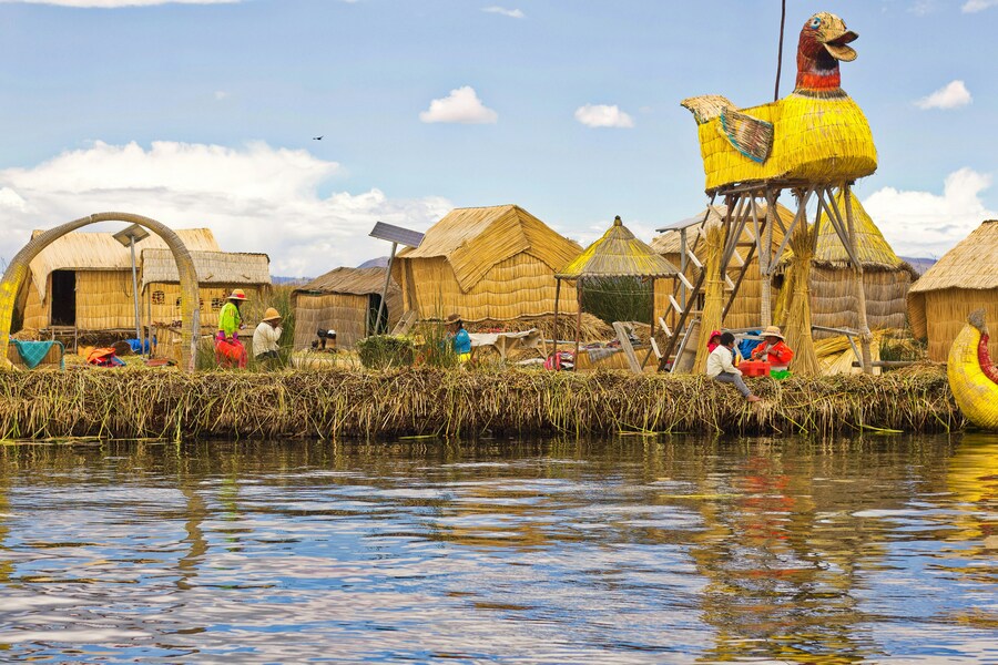Día 11 — Lago Titicaca (Uros y Taquile)