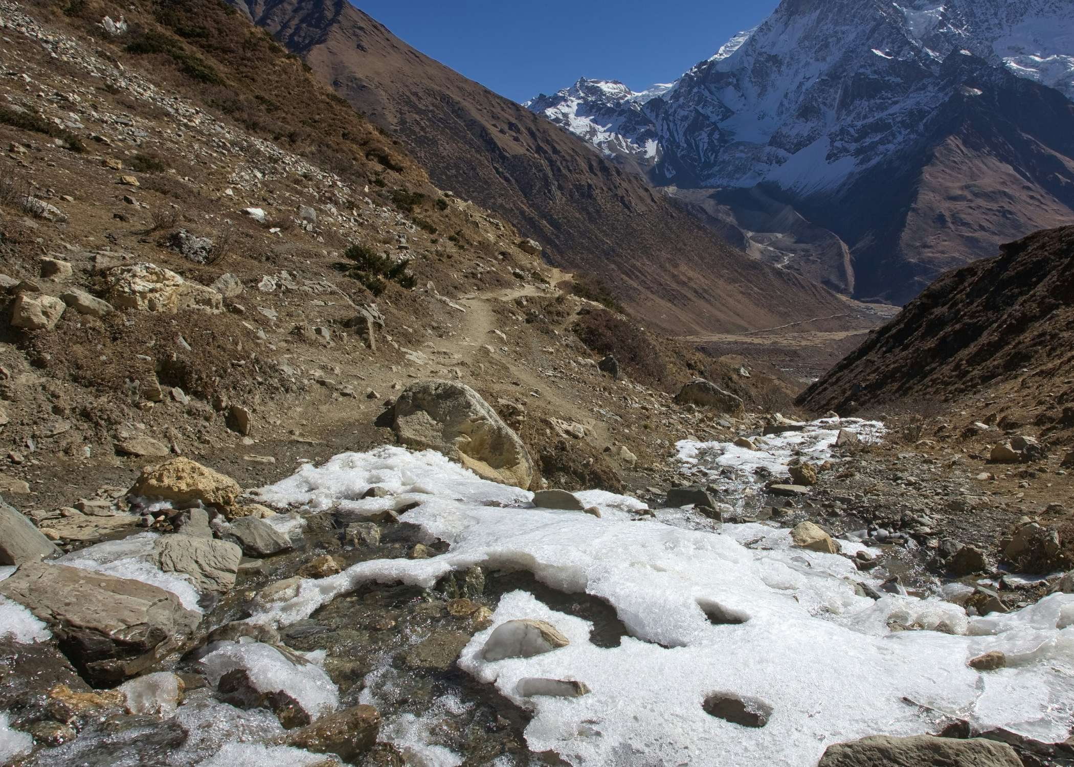 Trekking  a Deng (1800 m) 5 a 6 horas
