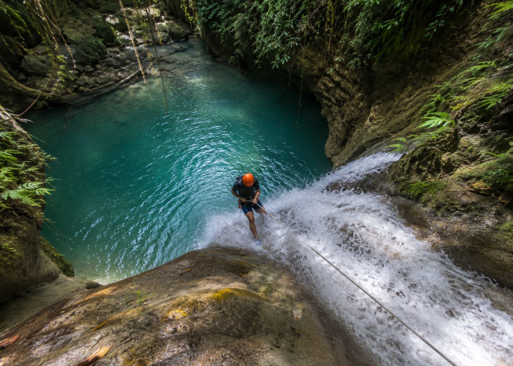 Aventura en Kawasan -  cascadas turquesas y aventura en plena selva