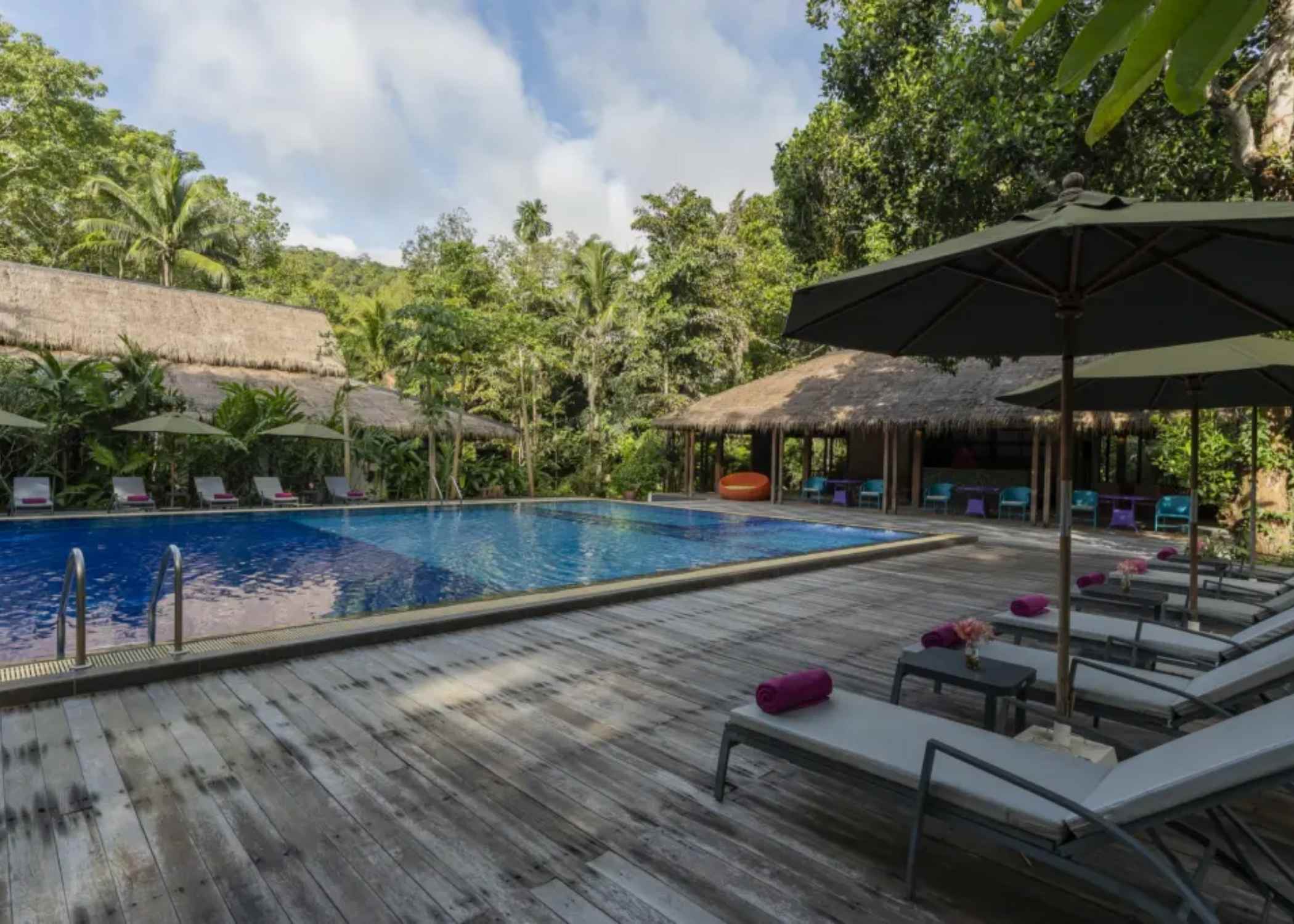 River Kwai Resotel o similar