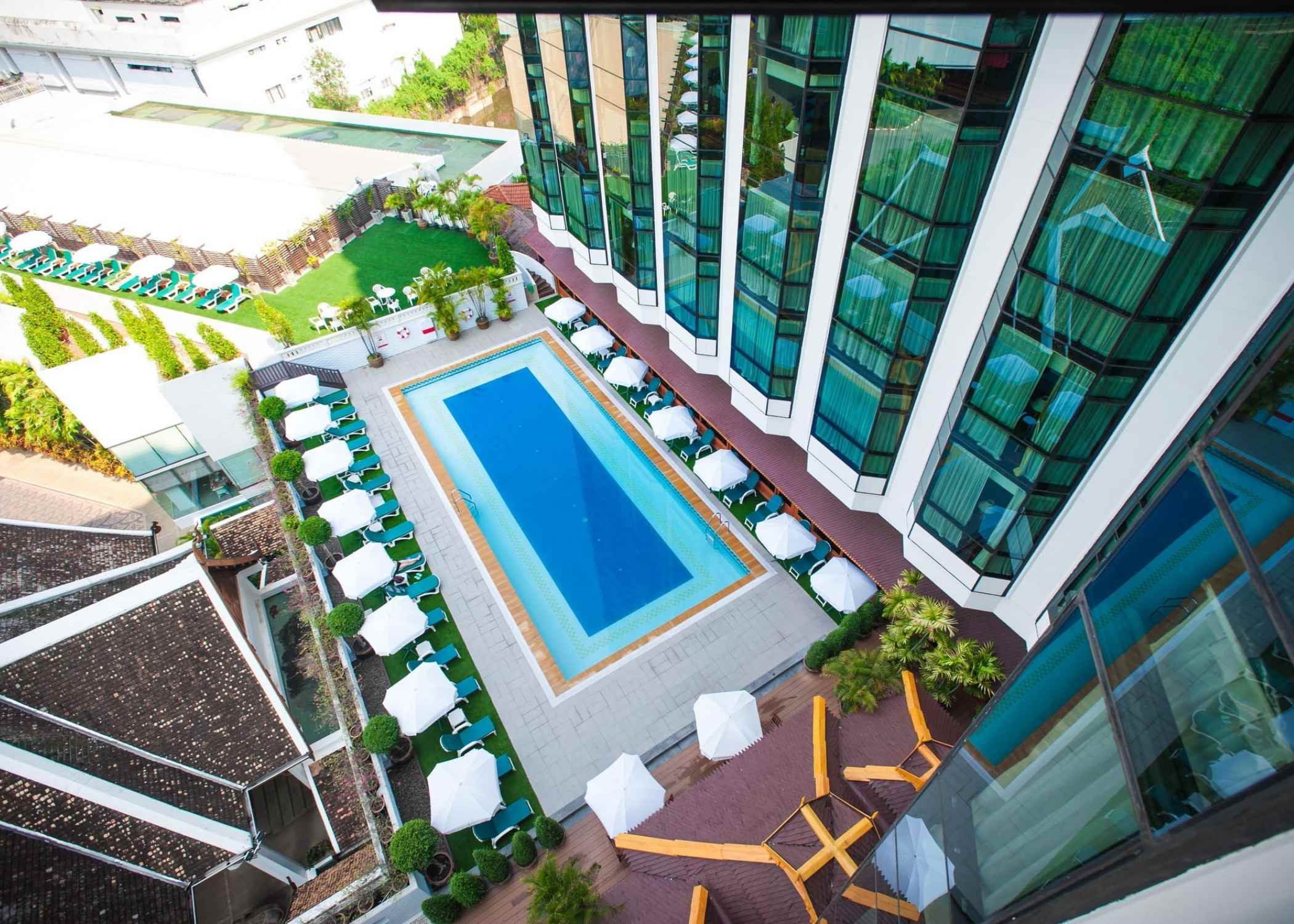 The Empress Hotel Chiang Mai o similar