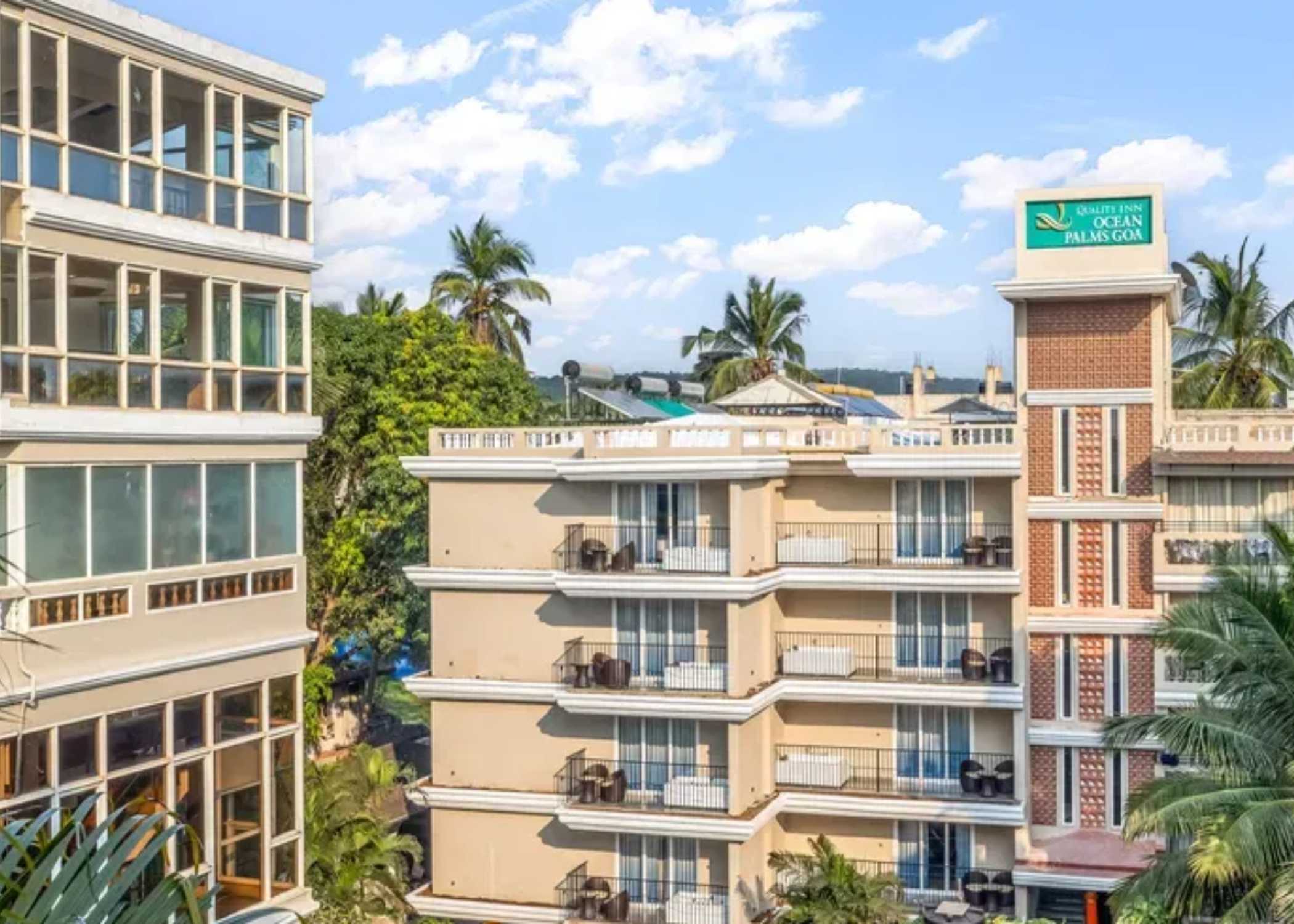 Ocean Palms Goa Resort o similar