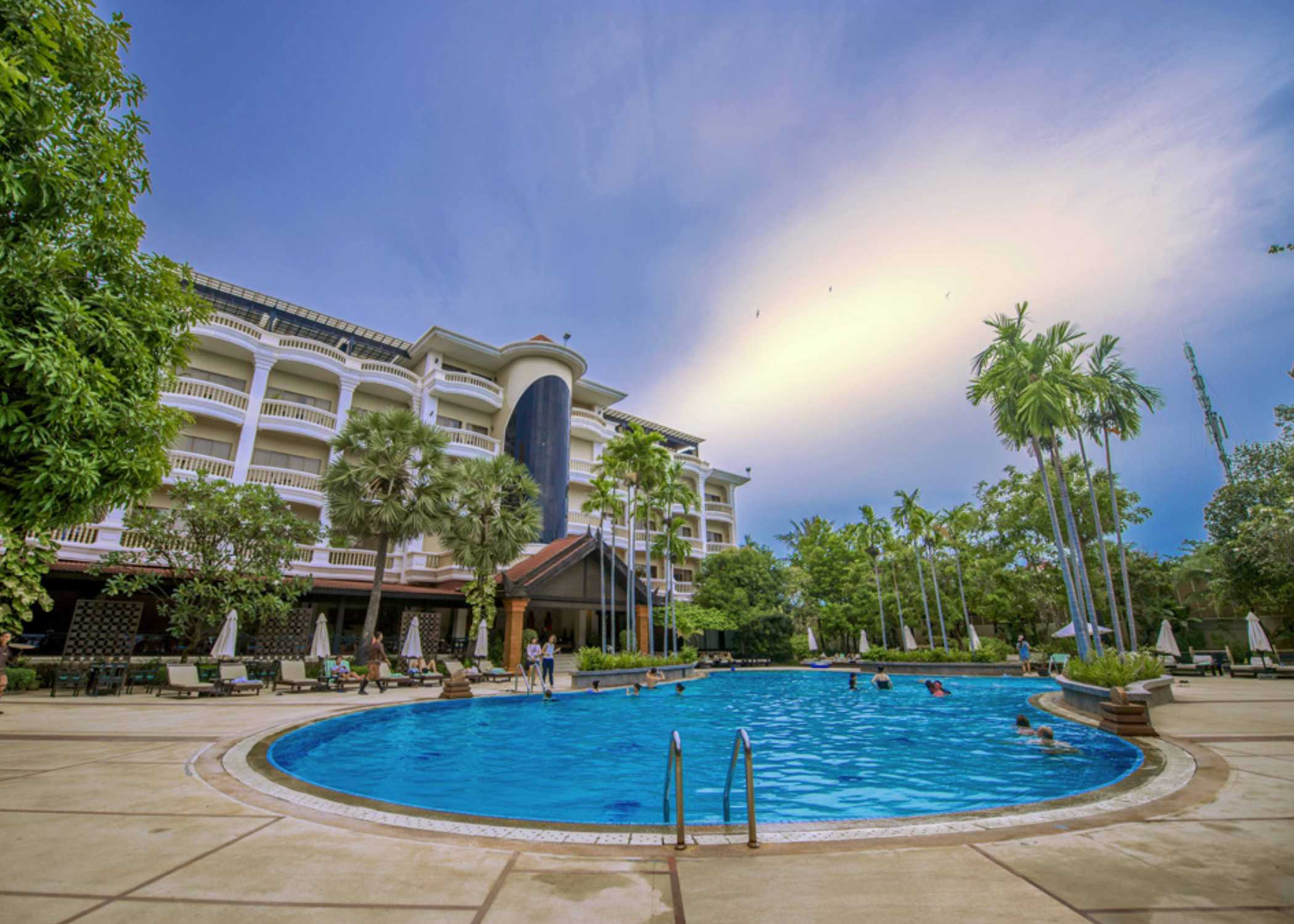 Borei Angkor Resort & Spa o similar