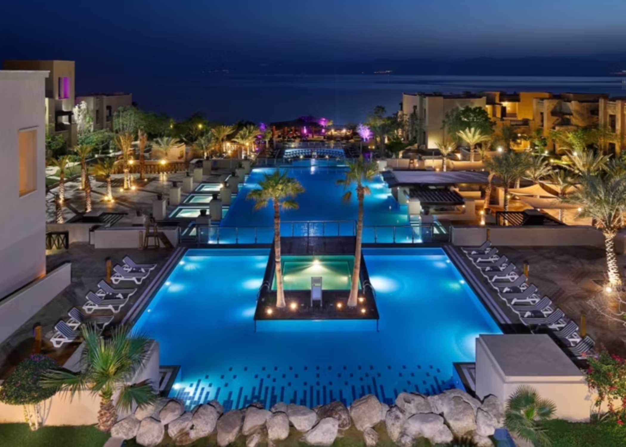 Holiday Inn Resort o similar