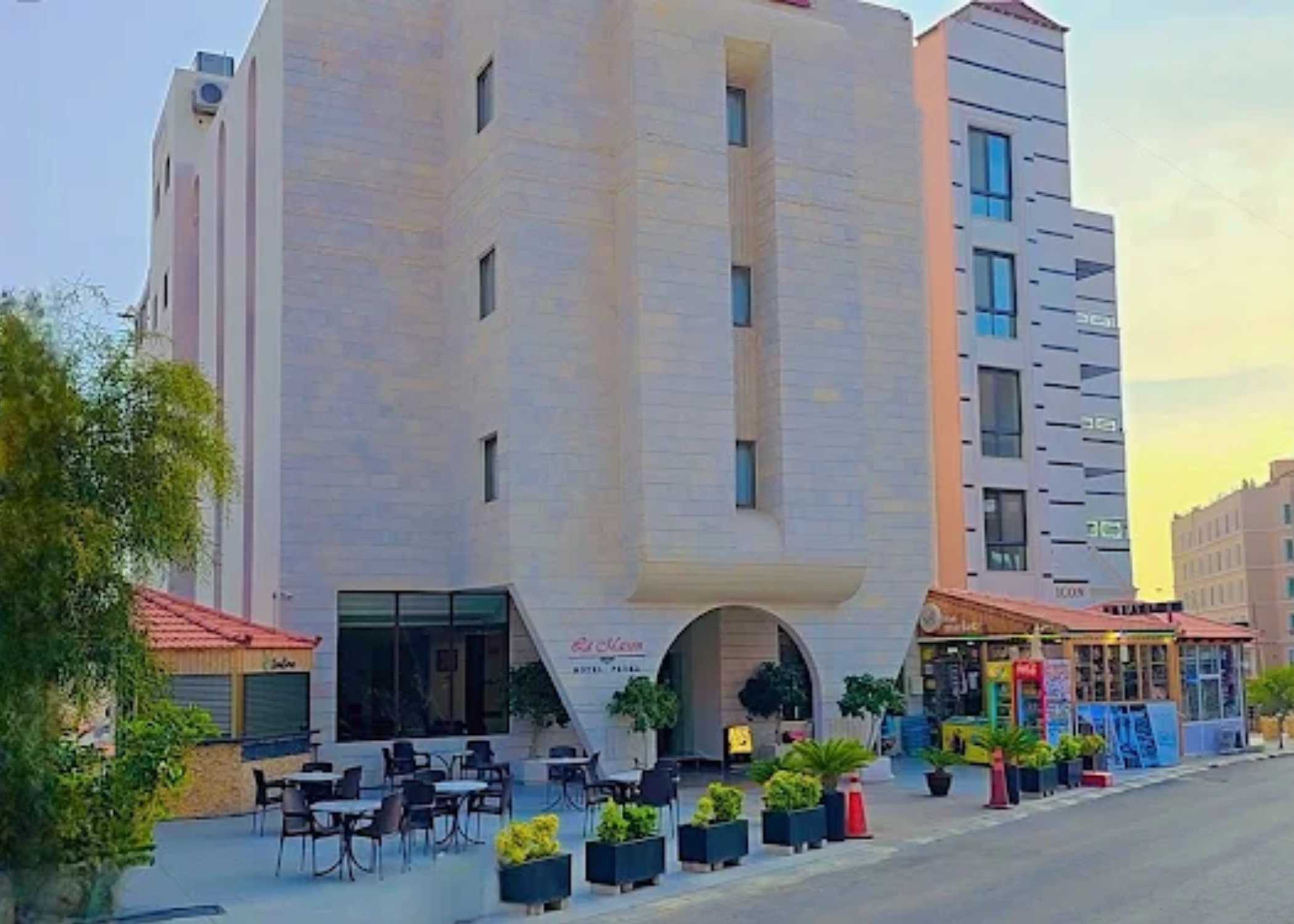 La Maison Hotel o similar