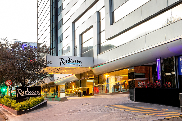 Radisson Metrotel o similar