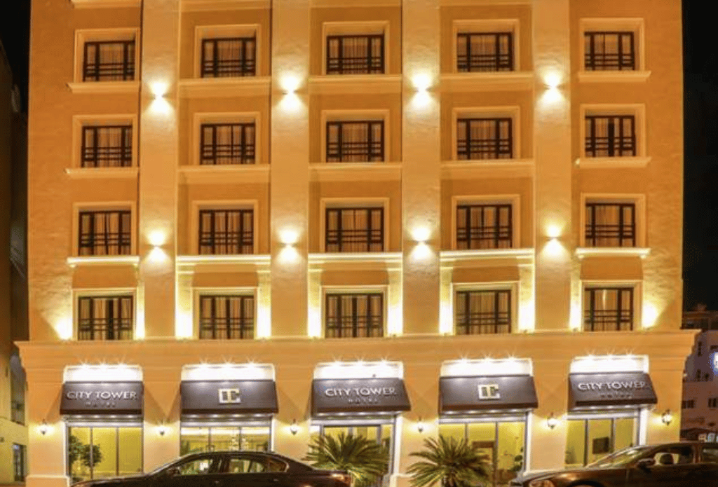 City Tower Hotel o similar