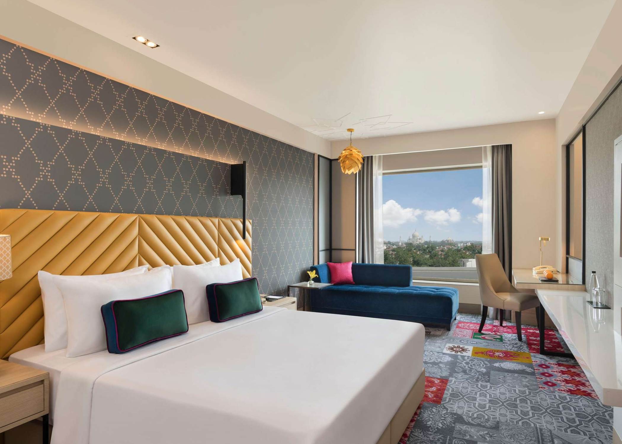 Grand Mercure Agra o similar