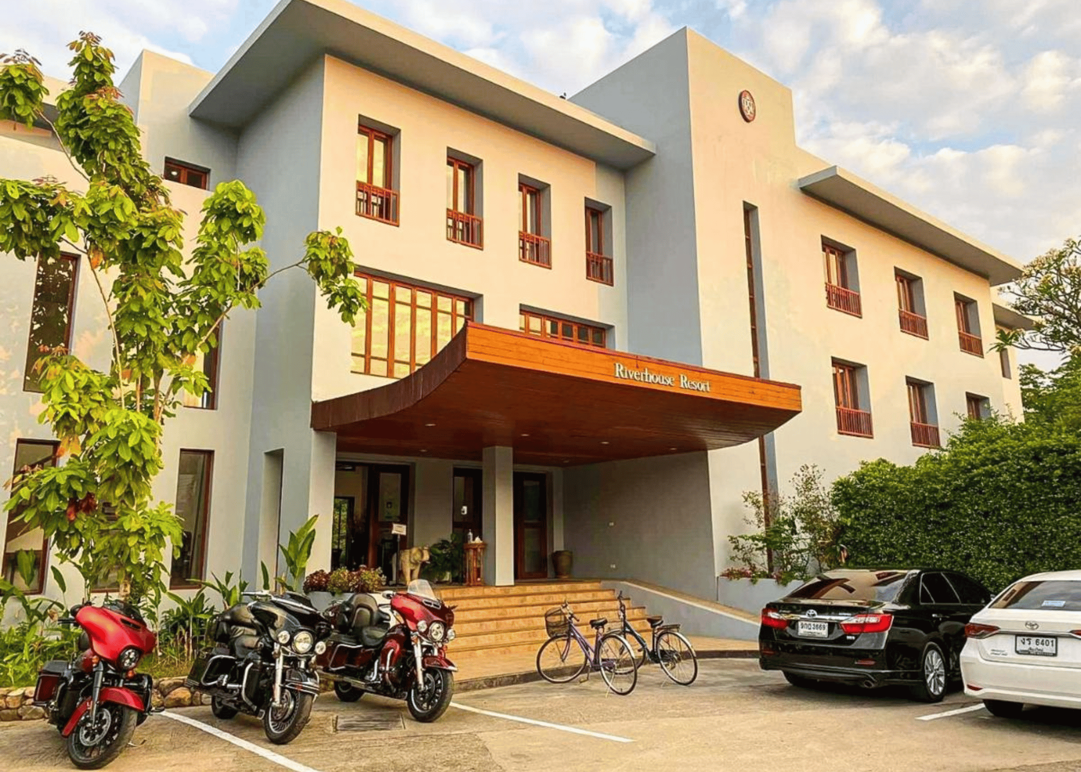 Riverhouse Resort Mae Sariang o similar