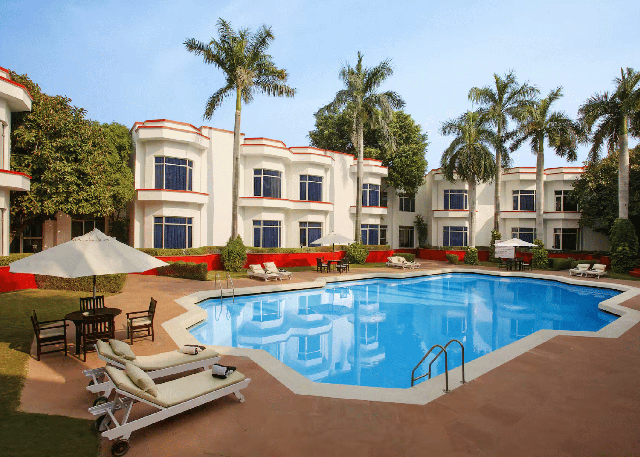 Ramada by Wyndham Khajuraho o similar