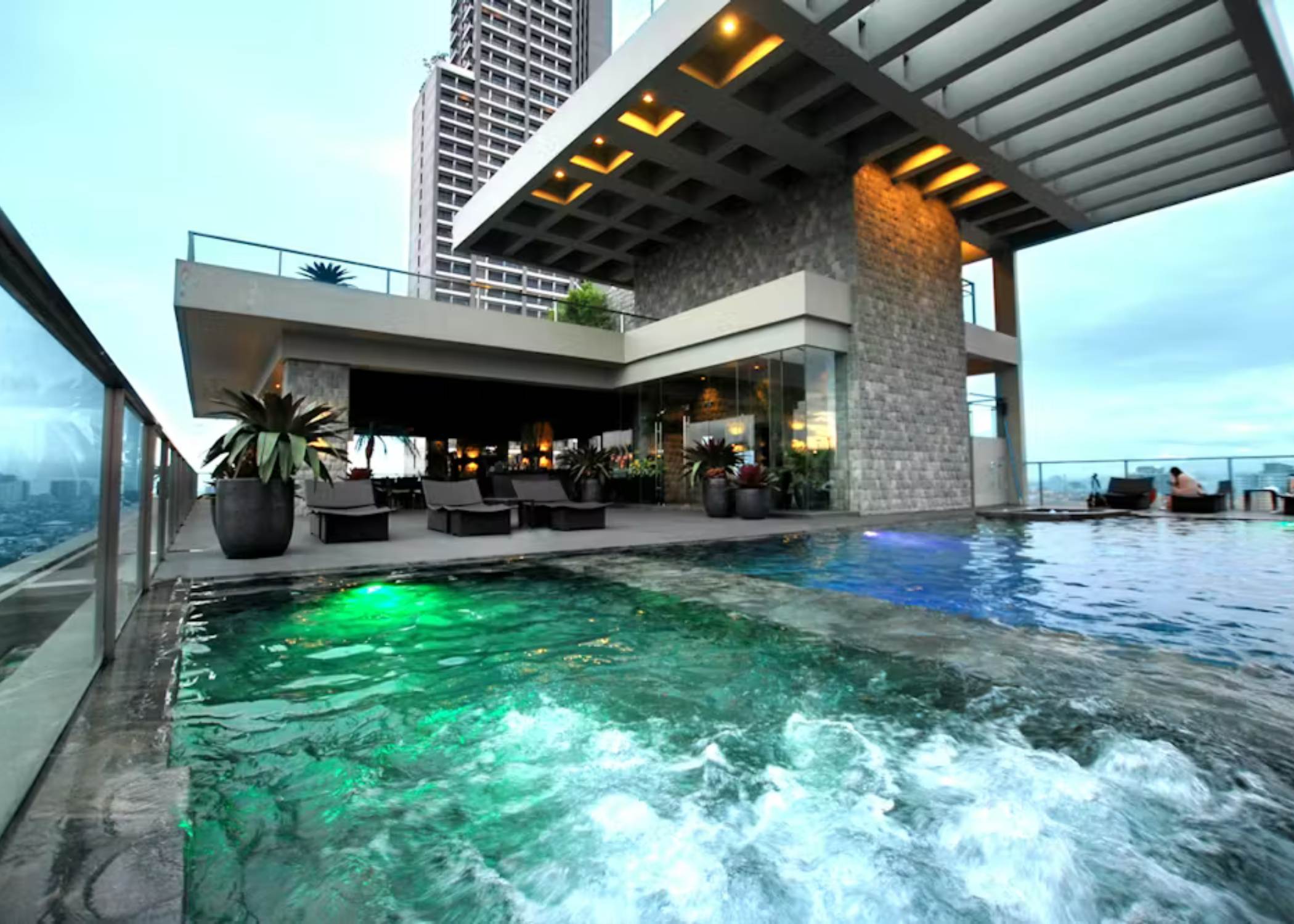 City Garden Grand Hotel o similar