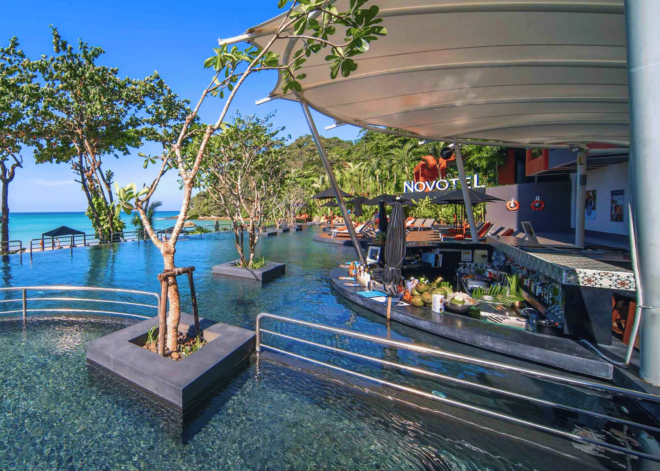 Novotel Phuket Kamala Beach o similar